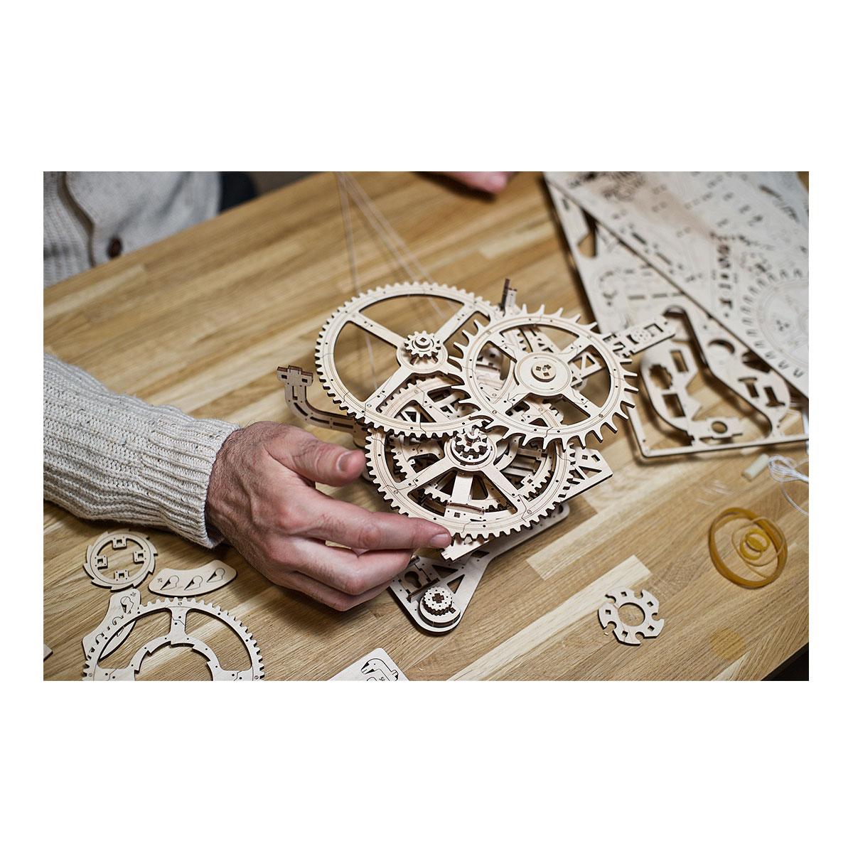 3D-Holzpuzzle, Wanduhr mit Pendel