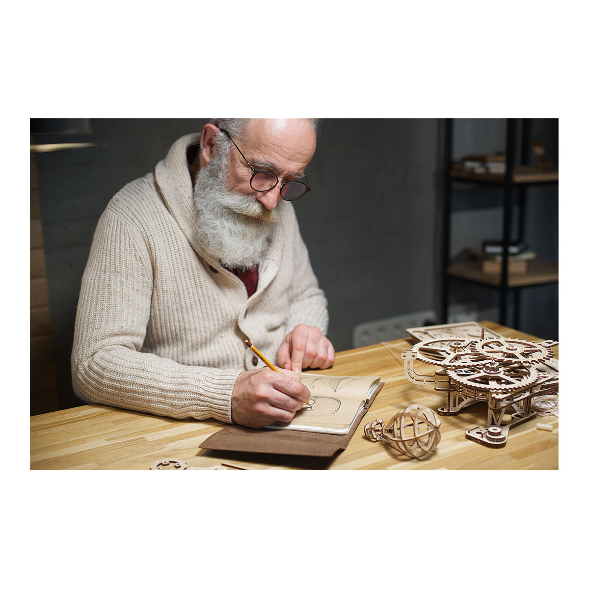 3D-Holzpuzzle, Wanduhr mit Pendel